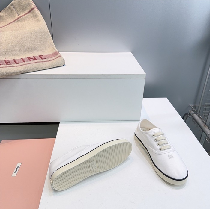 미우미우 여성 드릴 스니커즈 5E368E_3LKE