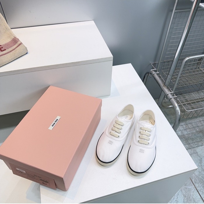 미우미우 여성 드릴 스니커즈 5E368E_3LKE