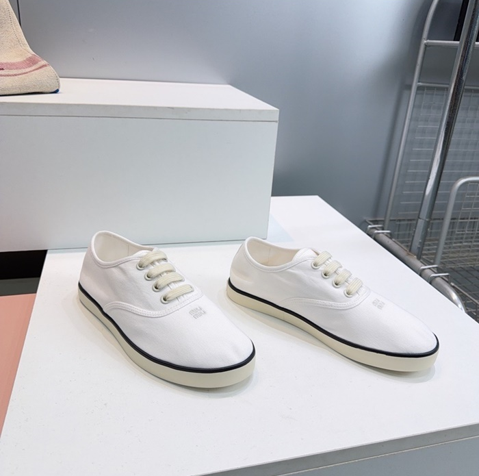 미우미우 여성 드릴 스니커즈 5E368E_3LKE