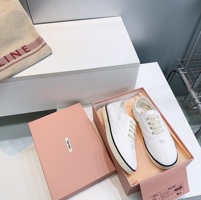 미우미우 여성 드릴 스니커즈 5E368E_3LKE