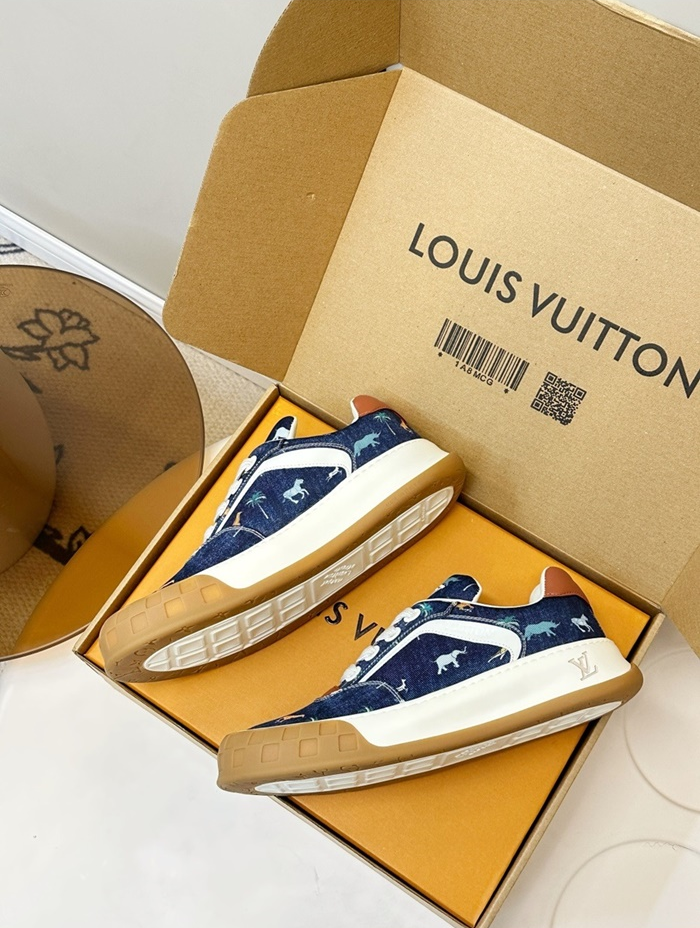 루이비통 공용 LV 틸티드 스니커즈 1AJVXT