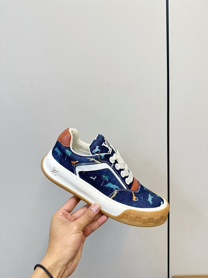 루이비통 공용 LV 틸티드 스니커즈 1AJVXT