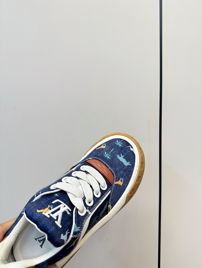 루이비통 공용 LV 틸티드 스니커즈 1AJVXT