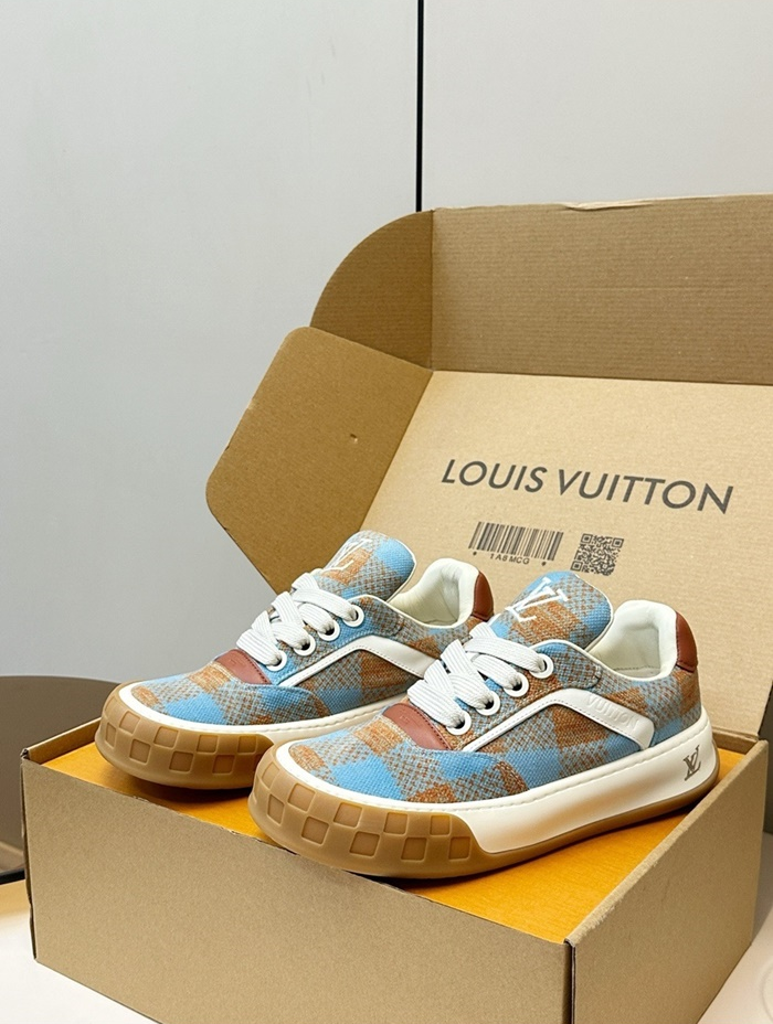 루이비통 공용 LV 틸티드 스니커즈 1AJTJU