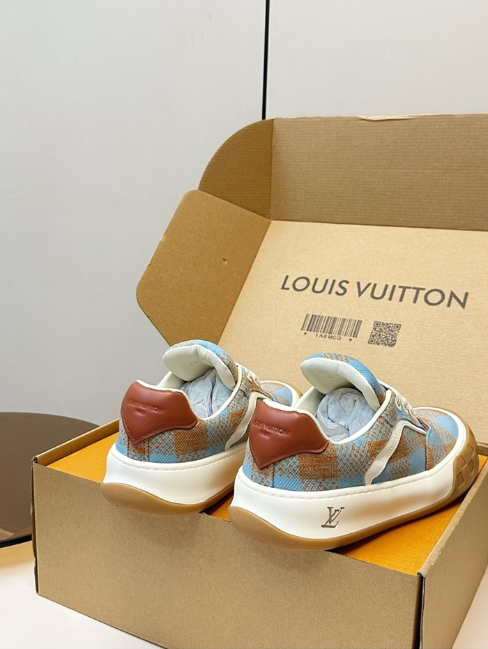 루이비통 공용 LV 틸티드 스니커즈 1AJTJU