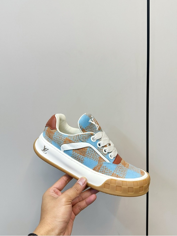 루이비통 공용 LV 틸티드 스니커즈 1AJTJU