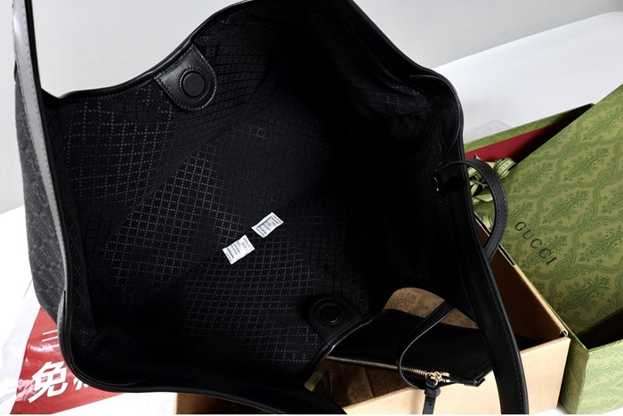 구찌 여성 GG 엠블럼 라지 토트백 ‎860845