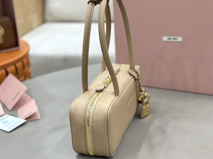 미우미우 여성 가죽 보 백 5BB1732