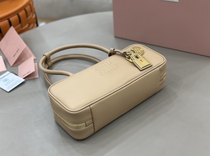 미우미우 여성 가죽 보 백 5BB1732