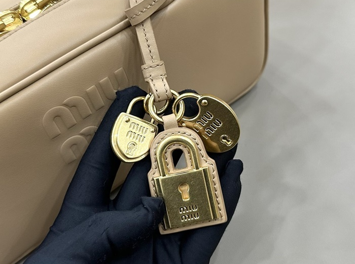 미우미우 여성 가죽 보 백 5BB1732