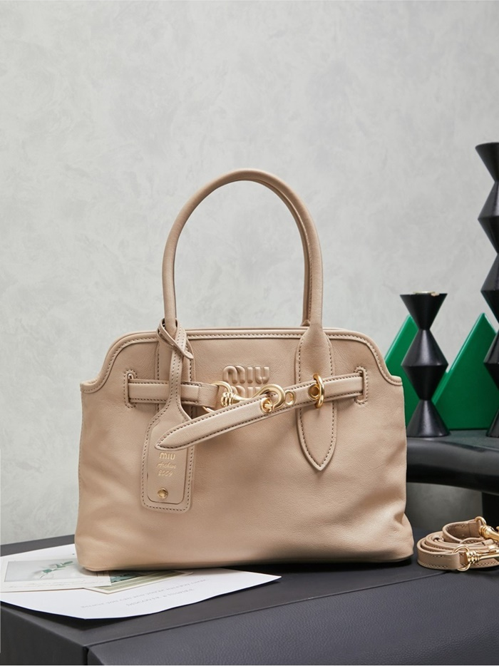 미우미우 여성 아방뛰르 나파 가죽 백 5BA292