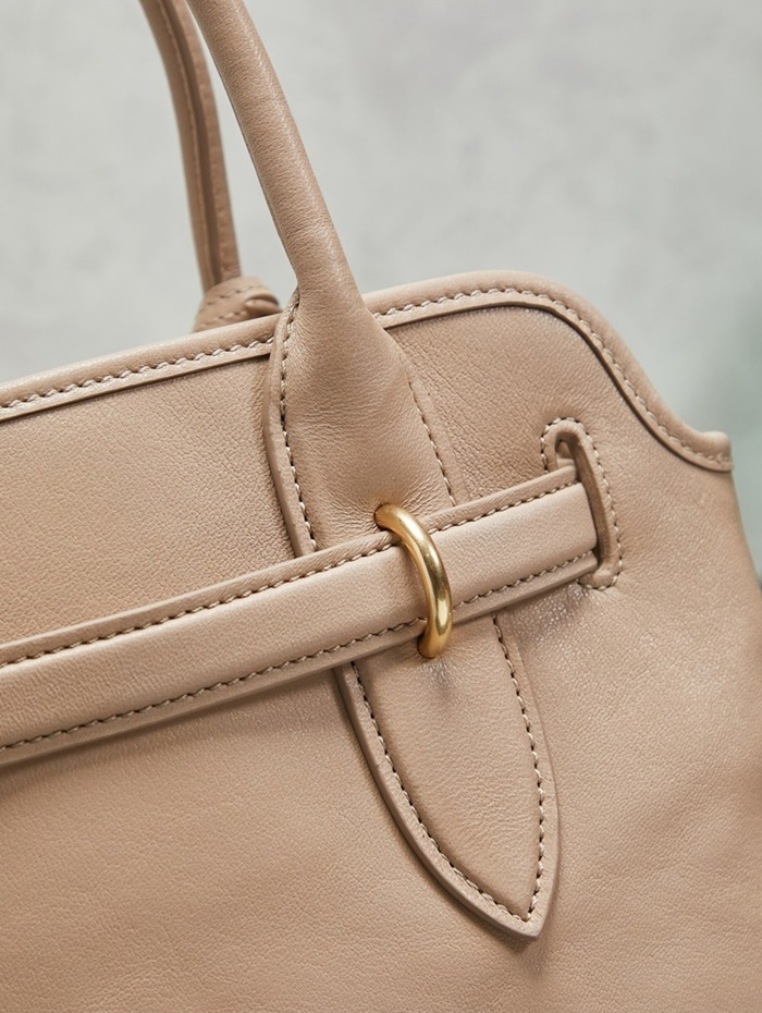 미우미우 여성 아방뛰르 나파 가죽 백 5BA292