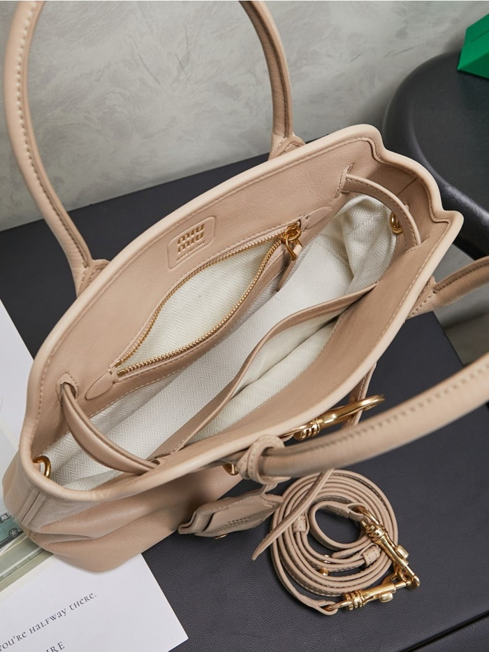 미우미우 여성 아방뛰르 나파 가죽 백 5BA292