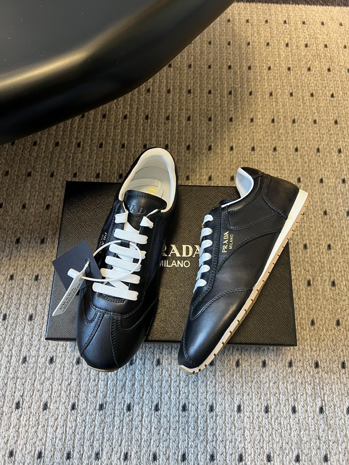 프라다 여성 나파 가죽 스니커즈 P01163716_BK