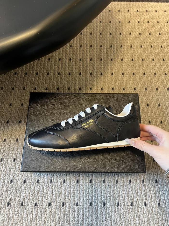 프라다 여성 나파 가죽 스니커즈 P01163716_BK
