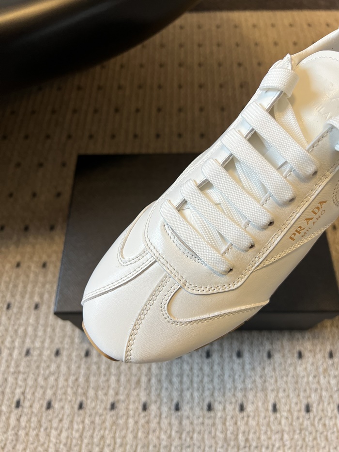 프라다 여성 나파 가죽 스니커즈 P01163716_WH