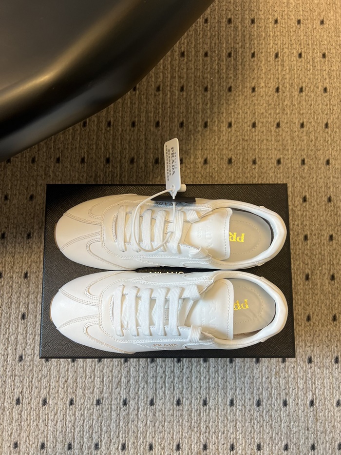 프라다 여성 나파 가죽 스니커즈 P01163716_WH