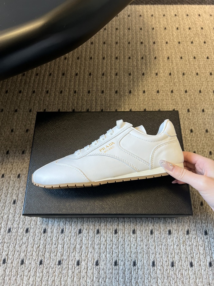 프라다 여성 나파 가죽 스니커즈 P01163716_WH