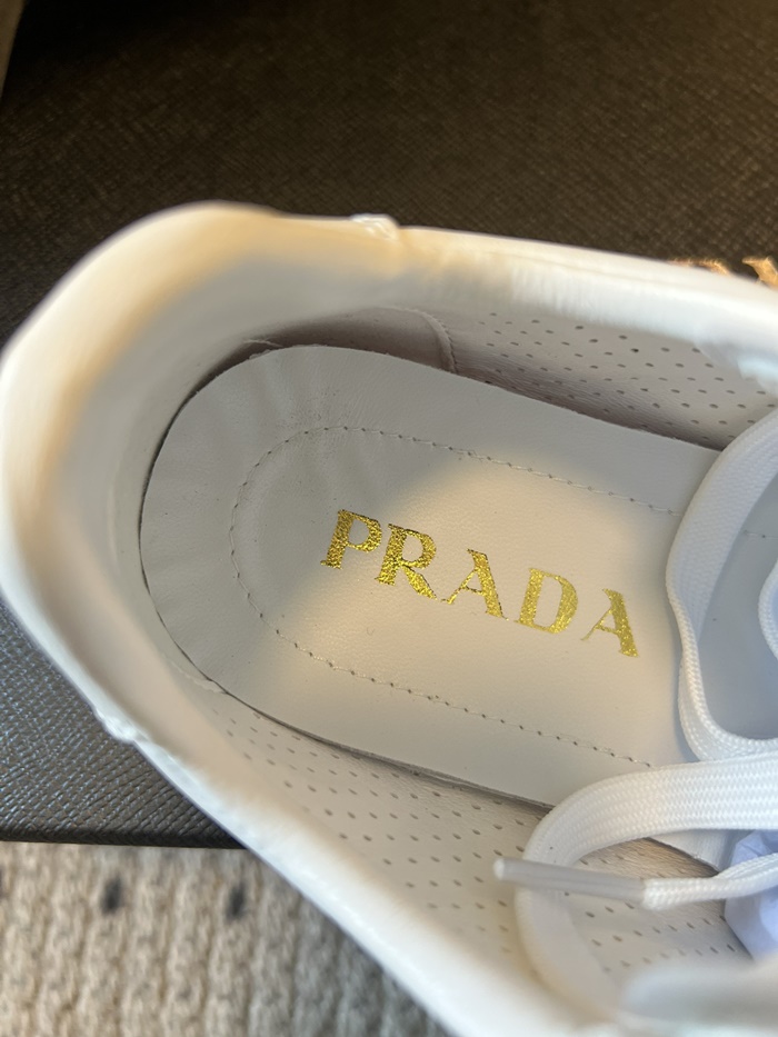프라다 여성 나파 가죽 스니커즈 P01163716_WH