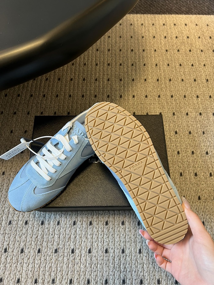 프라다 여성 나파 가죽 스니커즈 P01163716_BL