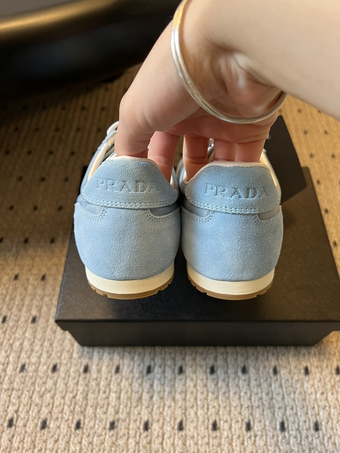 프라다 여성 나파 가죽 스니커즈 P01163716_BL