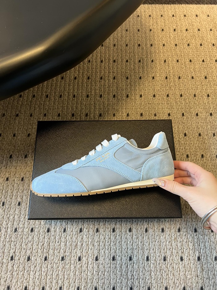 프라다 여성 나파 가죽 스니커즈 P01163716_BL