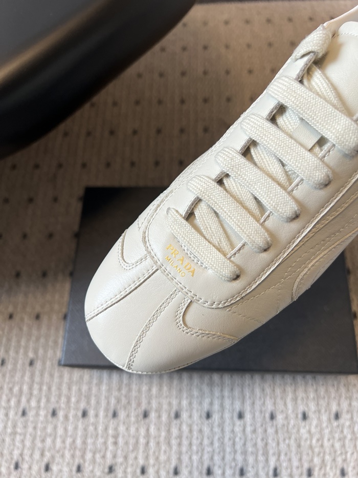 프라다 여성 몬테카를로 리에디션 2005 앤틱 스니커즈 4E1165_WH