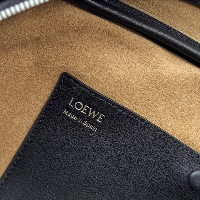 로에베 여성 아마조나 31 크롭 백 A039N31X01_BK