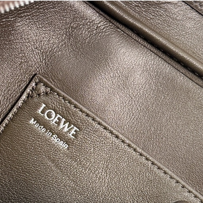 로에베 여성 아마조나 31 크롭 백 A039N31X04_BR