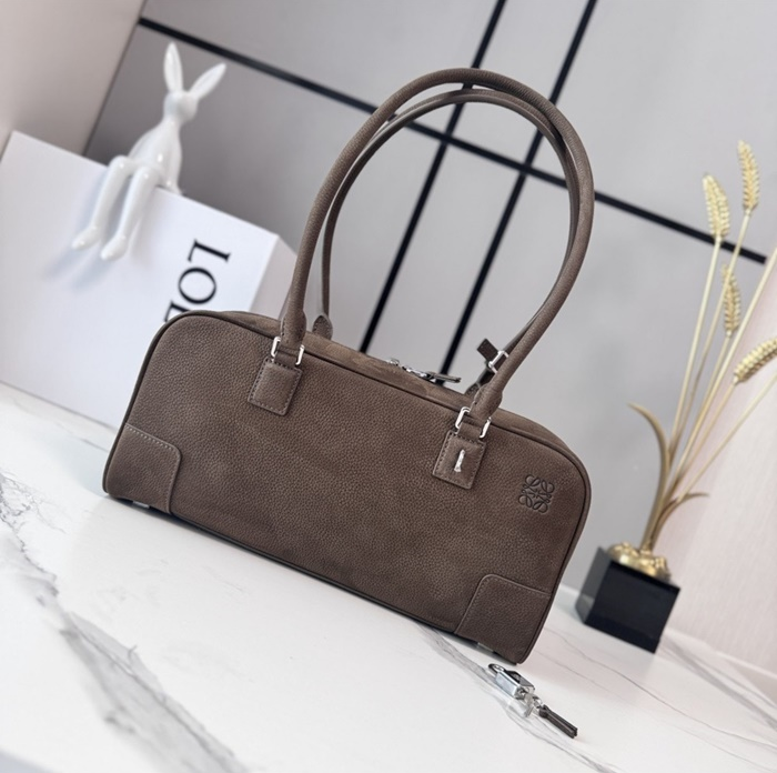 로에베 여성 아마조나 31 크롭 백 A039N31X04_BR