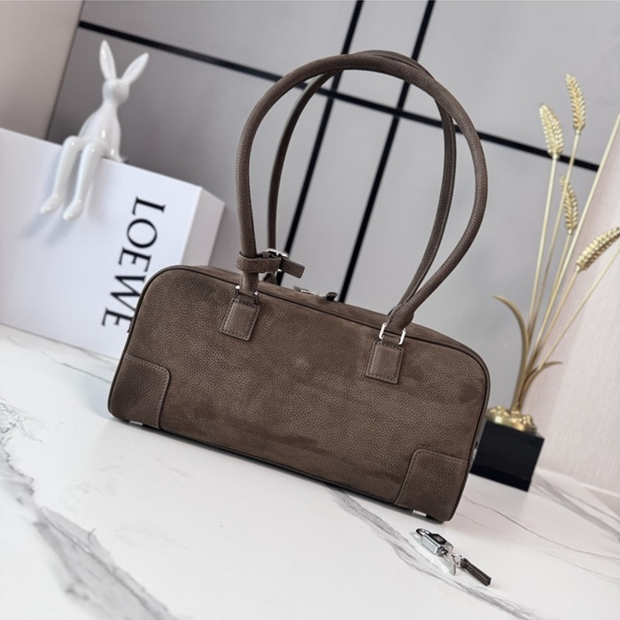 로에베 여성 아마조나 31 크롭 백 A039N31X04_BR