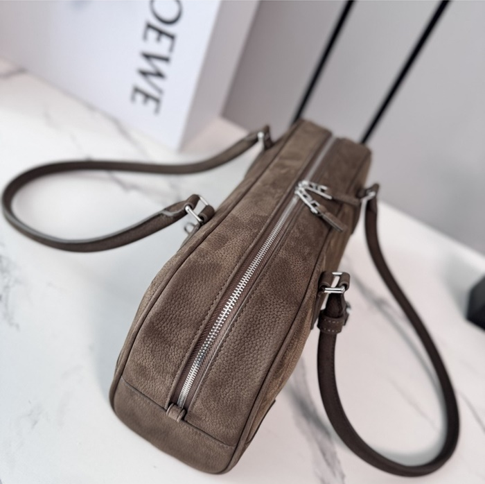 로에베 여성 아마조나 31 크롭 백 A039N31X04_BR