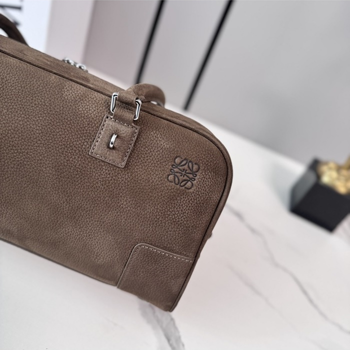 로에베 여성 아마조나 31 크롭 백 A039N31X04_BR