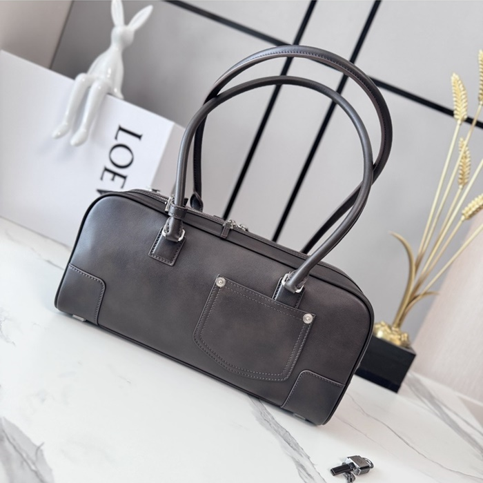 로에베 여성 판타 아마조나 31 크롭 백 A039N31X02_BR