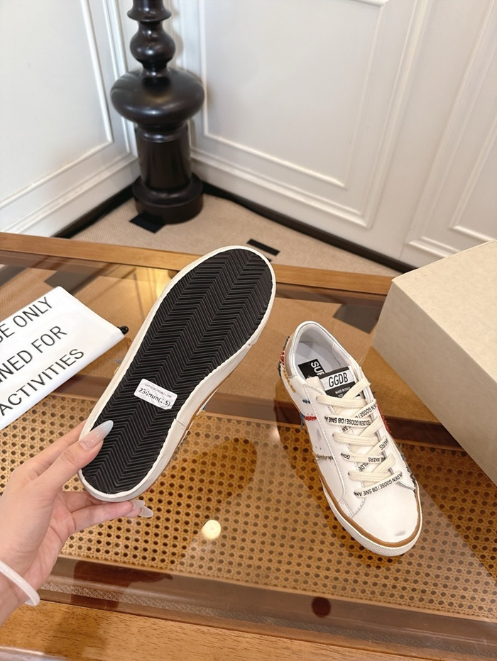 골든구스 공용 퍼포레이티드 메탈릭 레더 힐탭 슈퍼스타 GMF00843