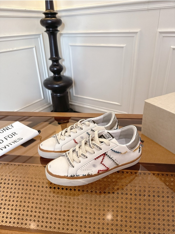 골든구스 공용 퍼포레이티드 메탈릭 레더 힐탭 슈퍼스타 GMF00843