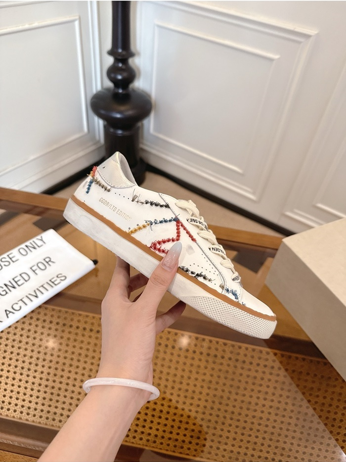 골든구스 공용 퍼포레이티드 메탈릭 레더 힐탭 슈퍼스타 GMF00843