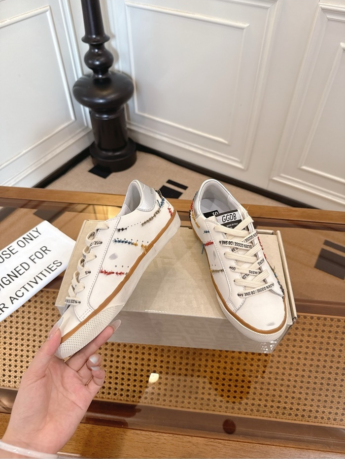 골든구스 공용 퍼포레이티드 메탈릭 레더 힐탭 슈퍼스타 GMF00843