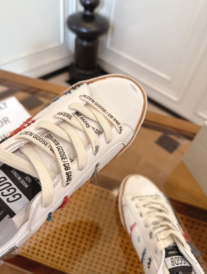 골든구스 공용 퍼포레이티드 메탈릭 레더 힐탭 슈퍼스타 GMF00843