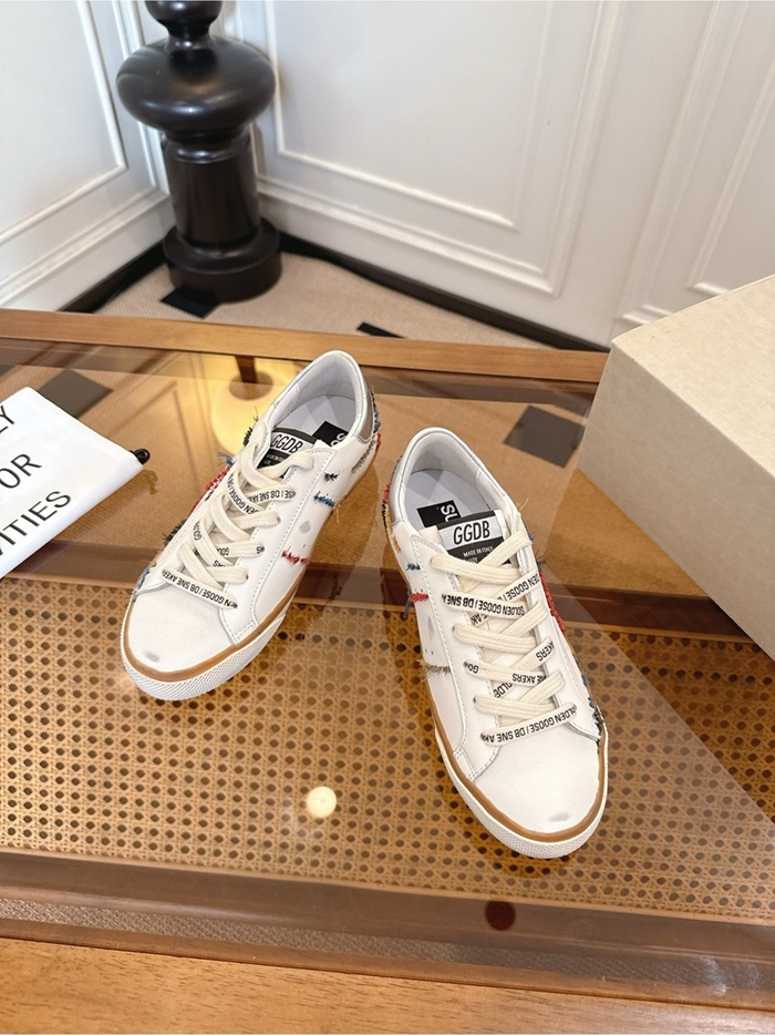 골든구스 공용 퍼포레이티드 메탈릭 레더 힐탭 슈퍼스타 GWF00843