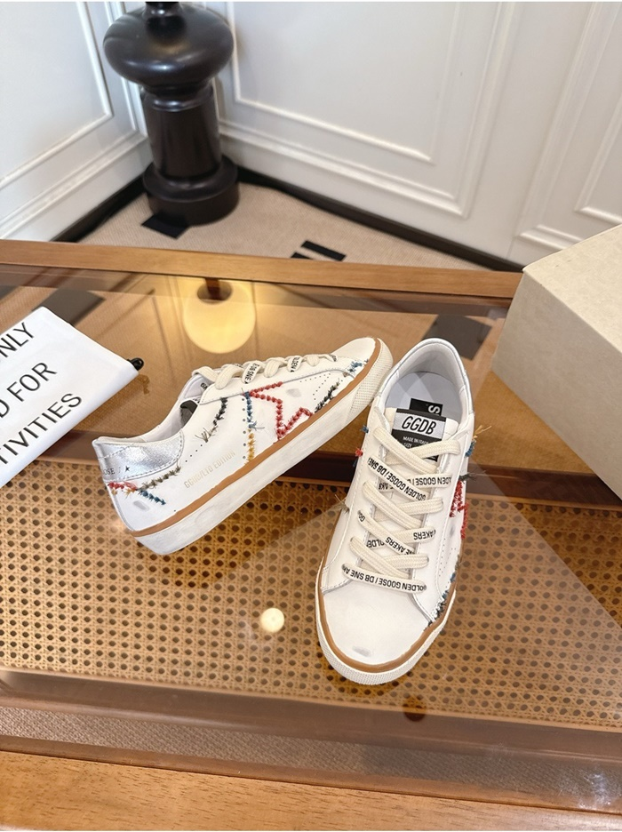 골든구스 공용 퍼포레이티드 메탈릭 레더 힐탭 슈퍼스타 GWF00843