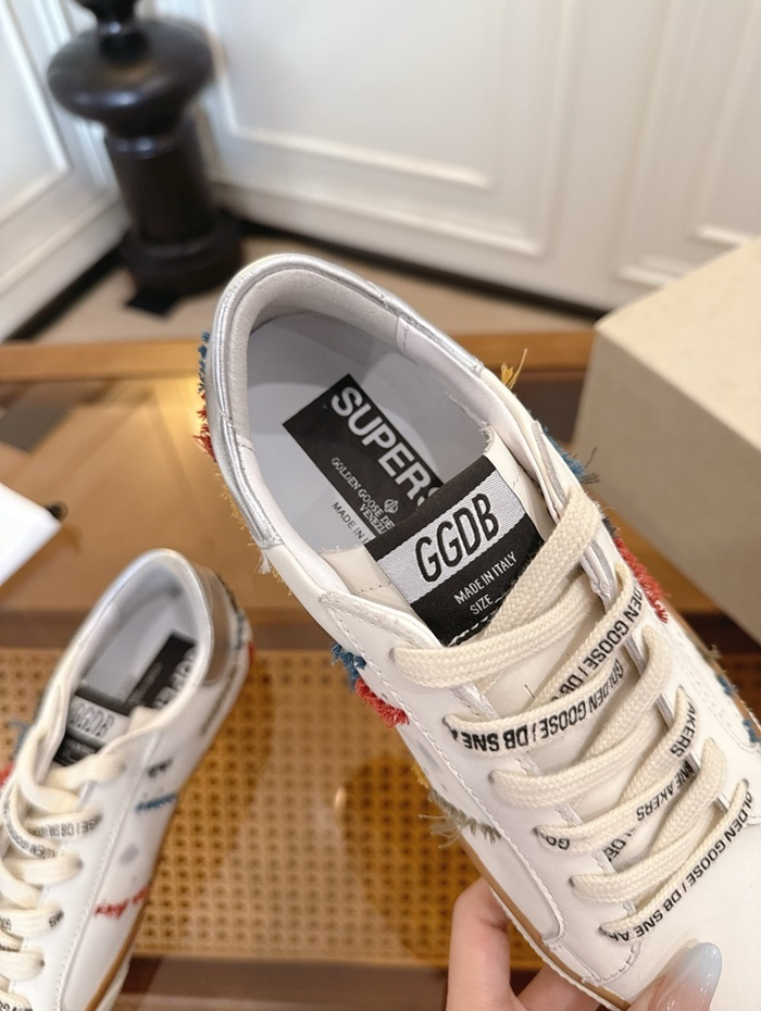 골든구스 공용 퍼포레이티드 메탈릭 레더 힐탭 슈퍼스타 GWF00843