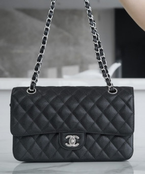 샤넬 클래식 미듐 블랙 은장 캐비어