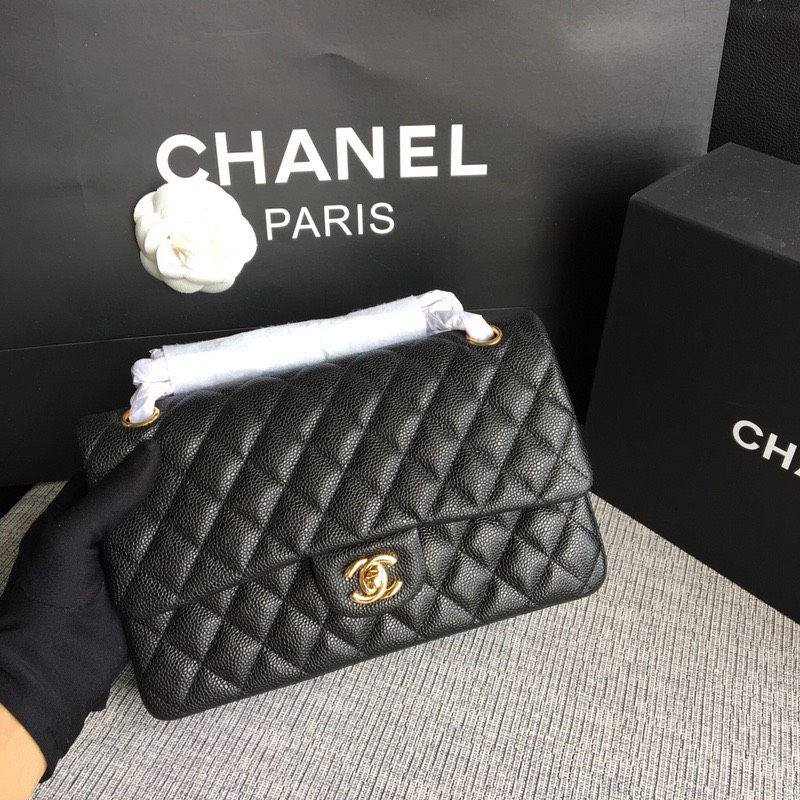 샤넬 미디움 클래식 플랩백 블랙 캐비어 카프스킨 금장 A01112