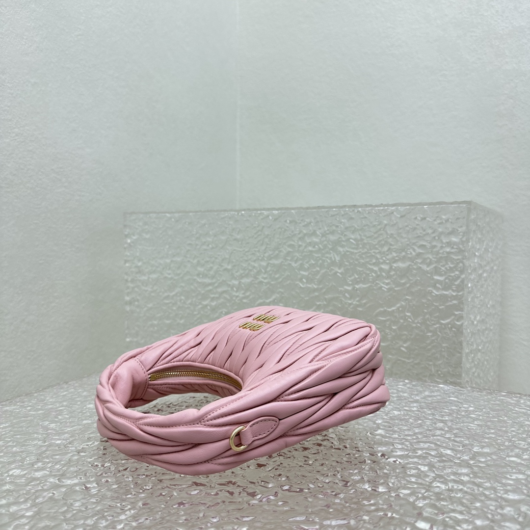 미우미우 완더 마테라쎄 나파 가죽 호보 백 라이트 핑크