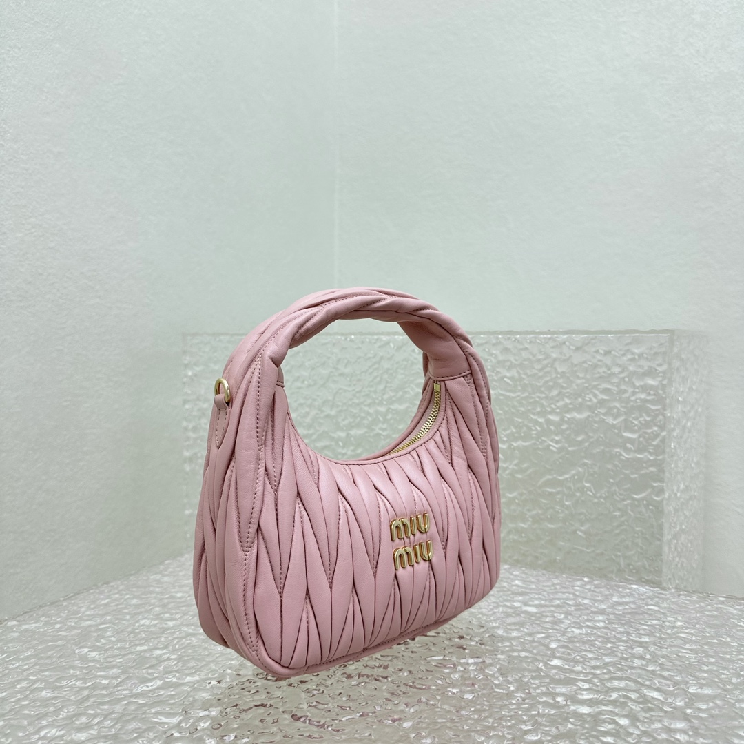 미우미우 완더 마테라쎄 나파 가죽 호보 백 라이트 핑크