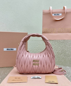 미우미우 완더 마테라쎄 나파 가죽 호보 백 라이트 핑크