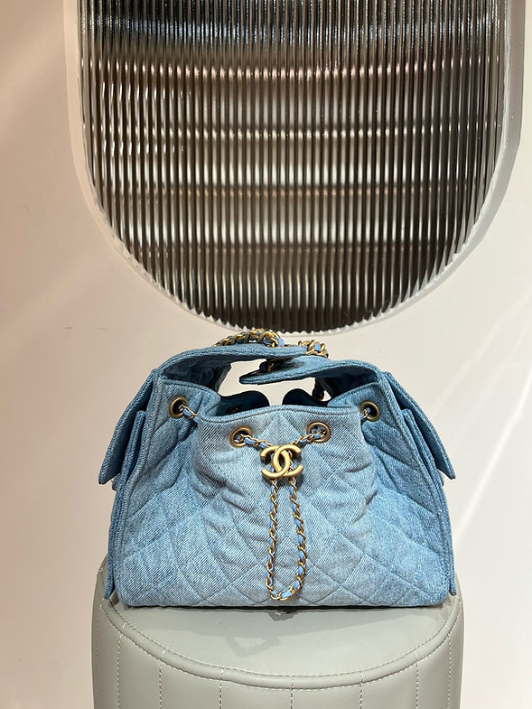 샤넬 25S 25백 미듐 블루 빈티지금장 워시드데님