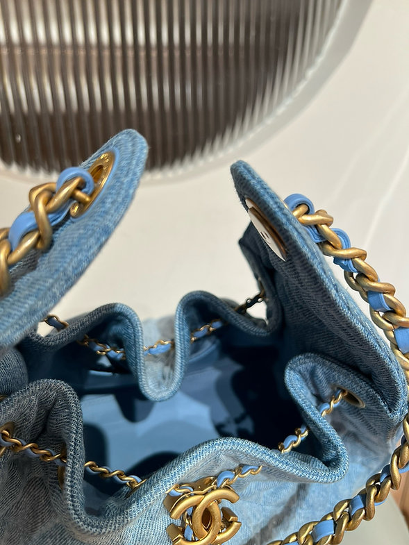 샤넬 25S 25백 미듐 블루 빈티지금장 워시드데님