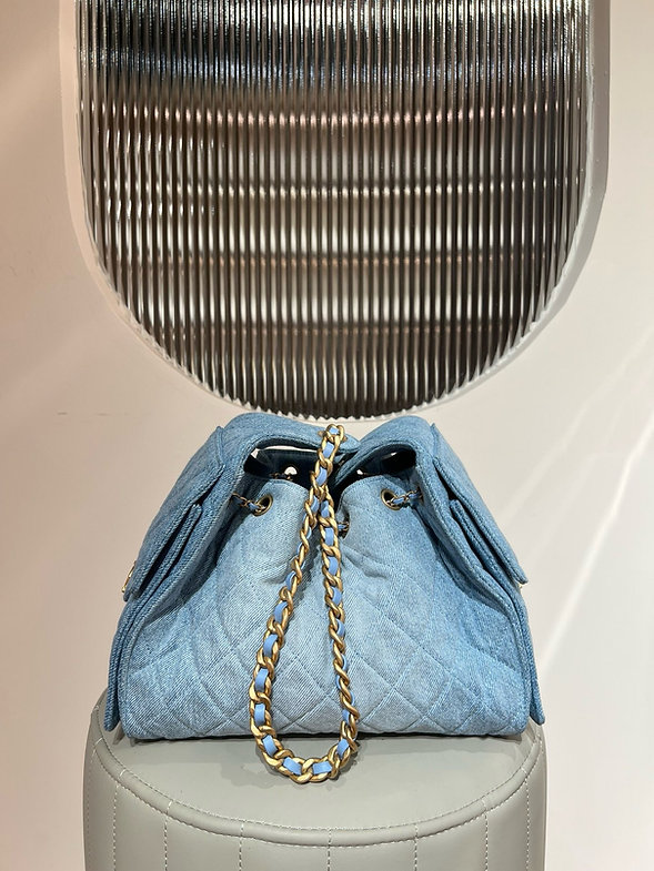 샤넬 25S 25백 미듐 블루 빈티지금장 워시드데님